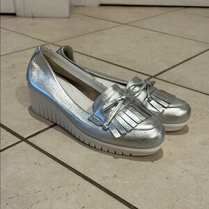 New The Flexx Silver Women's Wedge Loafers in perfect condition